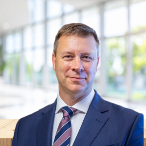 Ian Halliday-Pegg askelie